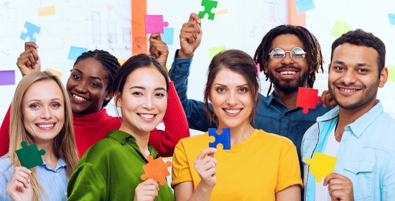 FSJ_AdobeStock_310928580_Menschen_Puzzle_schmal.jpg  